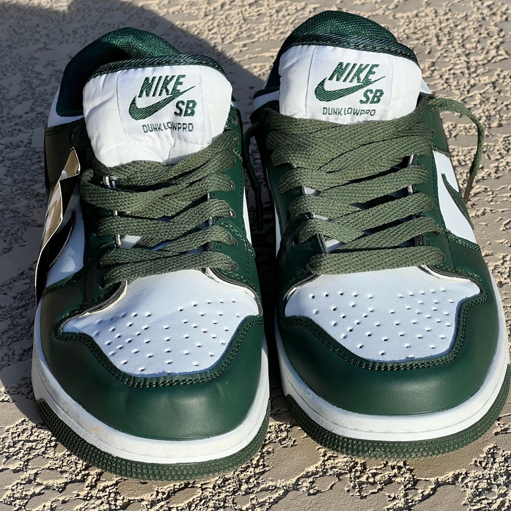 RARE! Brand New NIKE SB low Dunks Premium Skate Shoes - Size 8